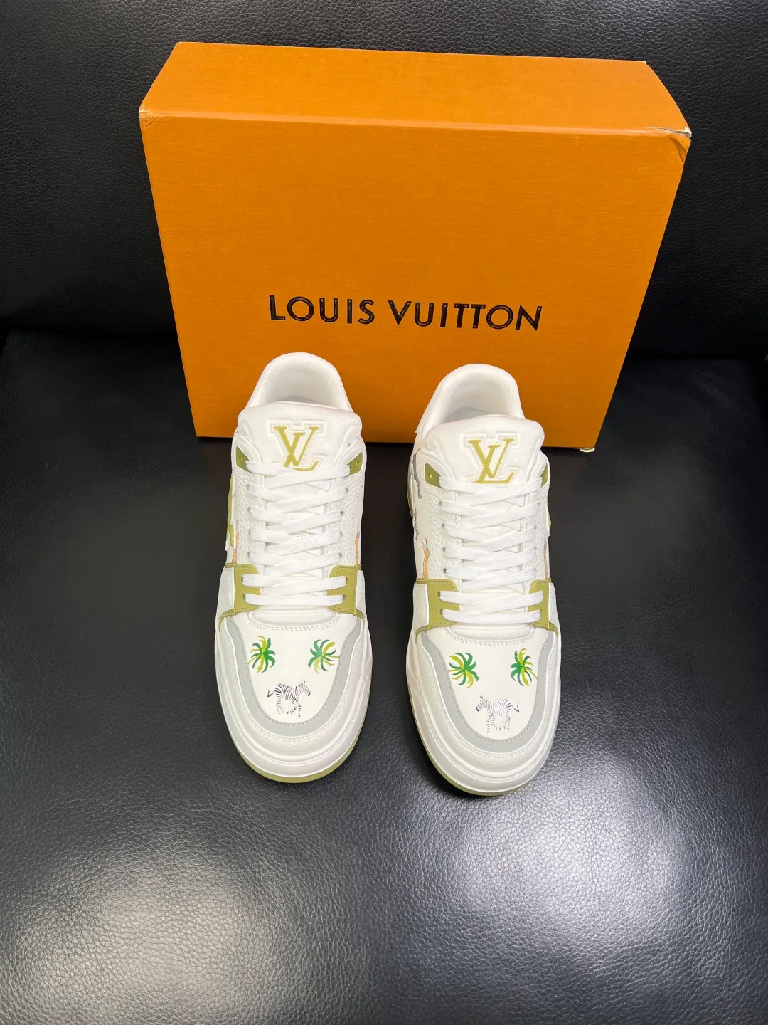 Men's shoes 💰 940 Lv high quality top crafts Louis Vuitton, sports sneakers counter synchronization, uppers imported from Italy, high-quality splicing colorful complex crafts, imported mesh pads soft and comfortable, soles: original soles specially provided by the original factory, T men's shoes 💰U exclusive movable molded soles super comfortable, original factory single goods, code number 39-44 (customized 38 45)
